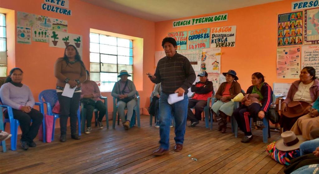 Talleres vivenciales con padres madres y sus hijos/as en tres colegios de Sicuani-Canchis 5 taller con padres madres sicuani