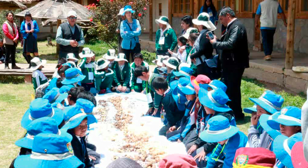 Niños y niñas promotores de la paz se comprometieron a impulsar el buen vivir en la familia 2 encuentro de promotores.jpg