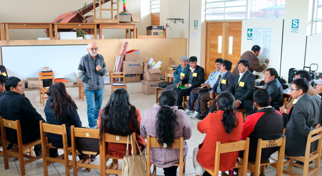2600 docentes participan en el Curso de Especialización "Educación Socioemocional para el Buen Vivir" 2 Taller con docentes yanaoca